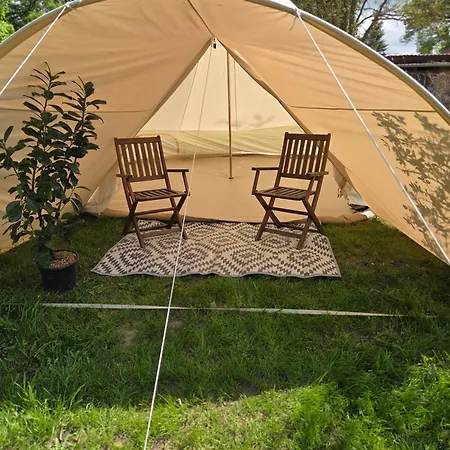 Tipi Jurte Zelt In Der Seenplatte Camping *