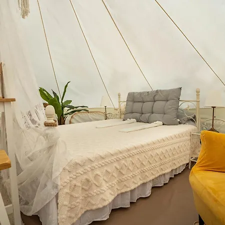 Tipi Jurte Zelt In Der Seenplatte * Carpin